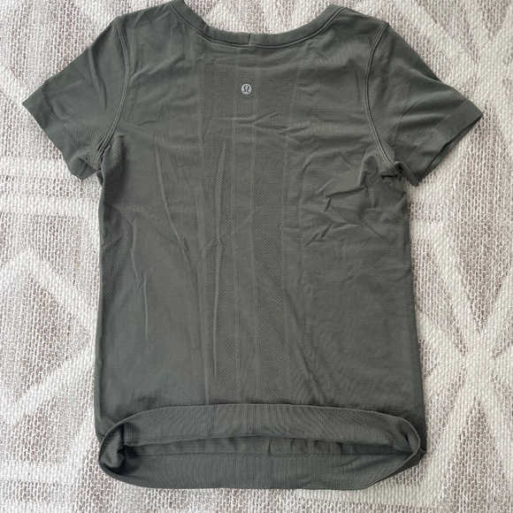 COPY - Lululemon Swiftly Tech Breeze Short Sleeve Relaxed Fit - Picture 5 of 5